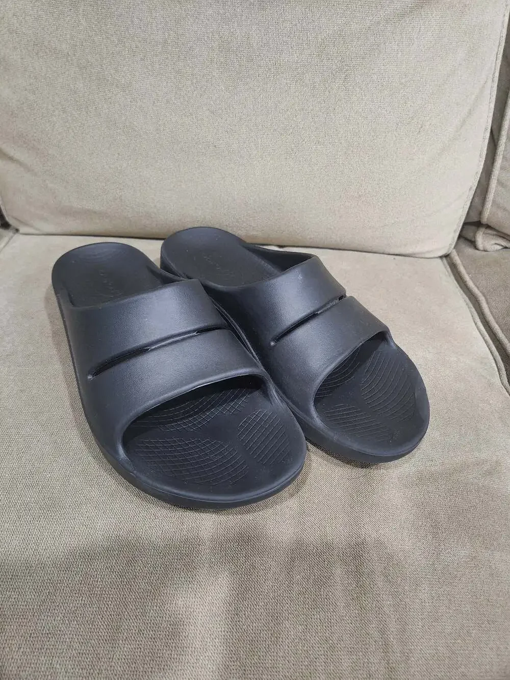 Oofos Ooahh Recovery Slide Sandals, Black, Size Men's 10/Women's 12